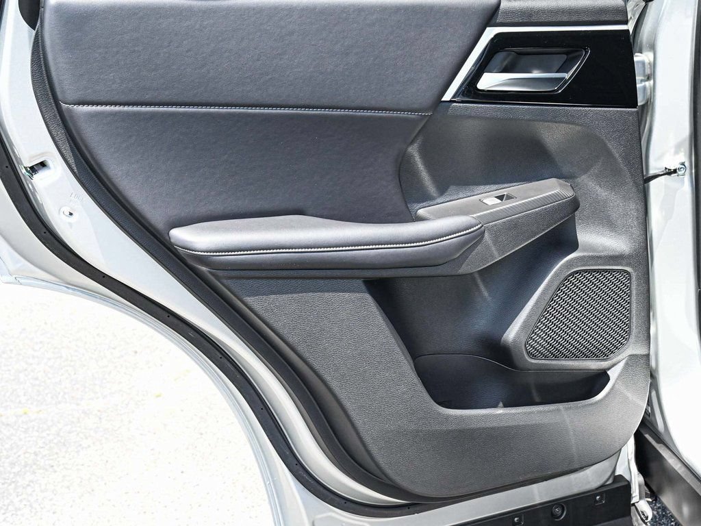 Used 2024 Mitsubishi Outlander SE AWD/4WD image 11