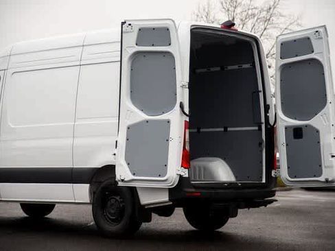 Used 2025 Mercedes-Benz Sprinter 2500 image 18
