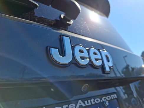 Used 2016 Jeep Renegade Latitude w/ Safety & Security Group AWD/4WD image 28
