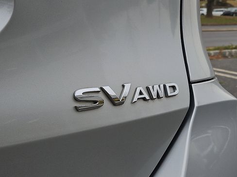 Certified 2018 Nissan Rogue SV image 28