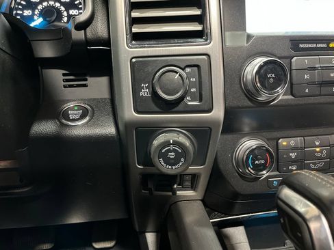 Used 2020 Ford F150 Platinum w/ Equipment Group 701A Luxury AWD/4WD image 31