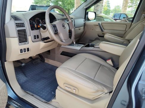 Used 2010 Nissan Titan LE image 2