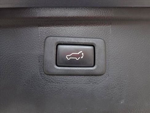 Used 2017 Subaru Outback 3.6R Limited AWD/4WD image 9