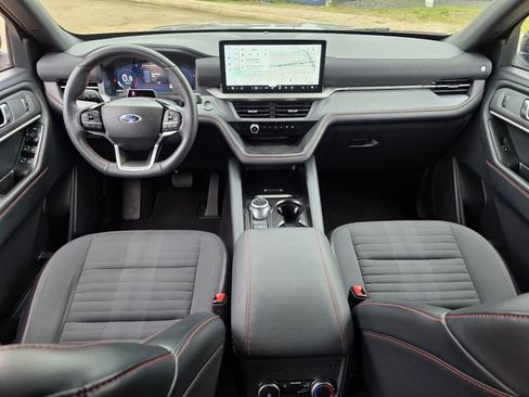 Used 2025 Ford Explorer ST-Line image 8