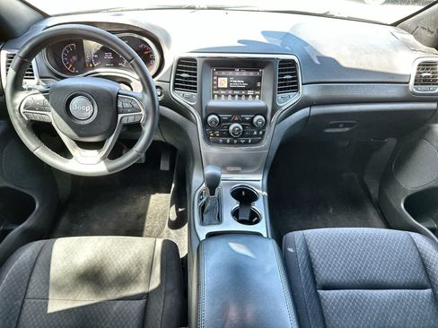 Used 2018 Jeep Grand Cherokee Laredo AWD/4WD image 19
