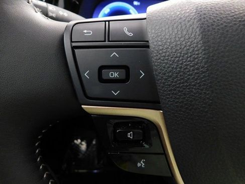 Used 2025 Toyota Crown Platinum image 35