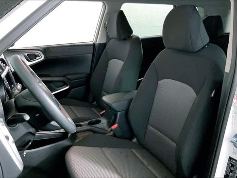 Certified 2025 Kia Soul LX w/ LX Technology Package FWD image 22