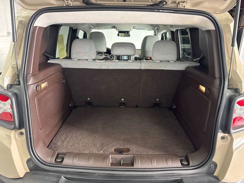 Used 2015 Jeep Renegade Latitude w/ Cold Weather Group image 18