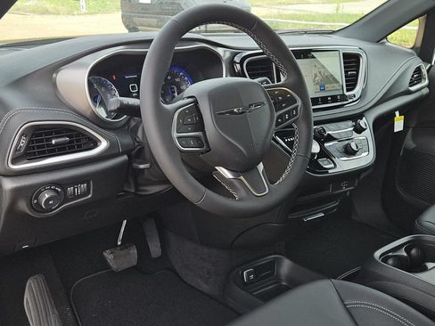 New 2026 Chrysler Pacifica Select FWD image 23