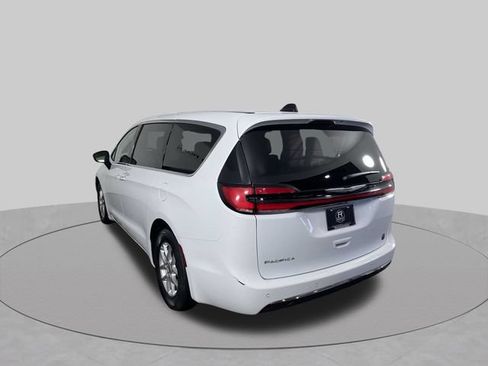 Used 2024 Chrysler Pacifica Touring-L FWD image 36