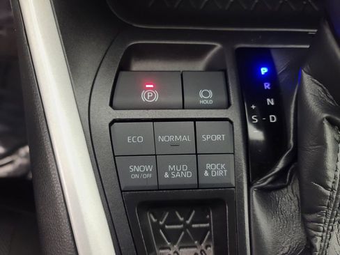 Used 2025 Toyota RAV4 XLE image 33