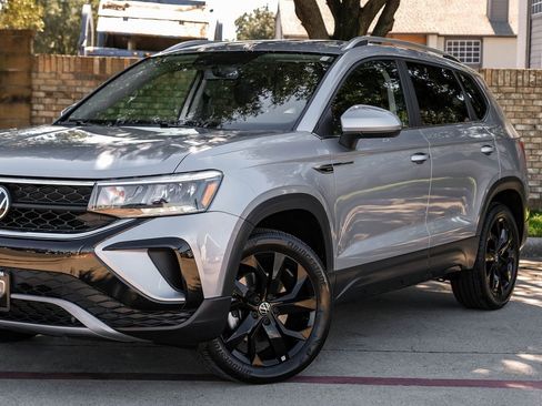 Used 2022 Volkswagen Taos SE image 13