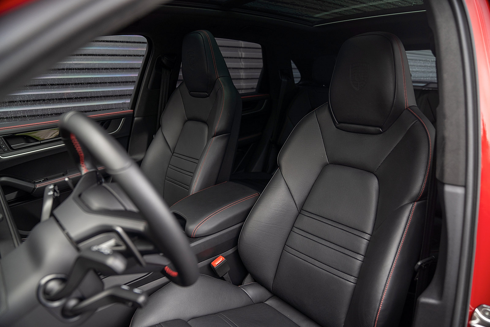 Certified 2025 Porsche Cayenne GTS AWD/4WD image 5