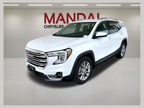 Used 2024 GMC Terrain SLT AWD/4WD image 1