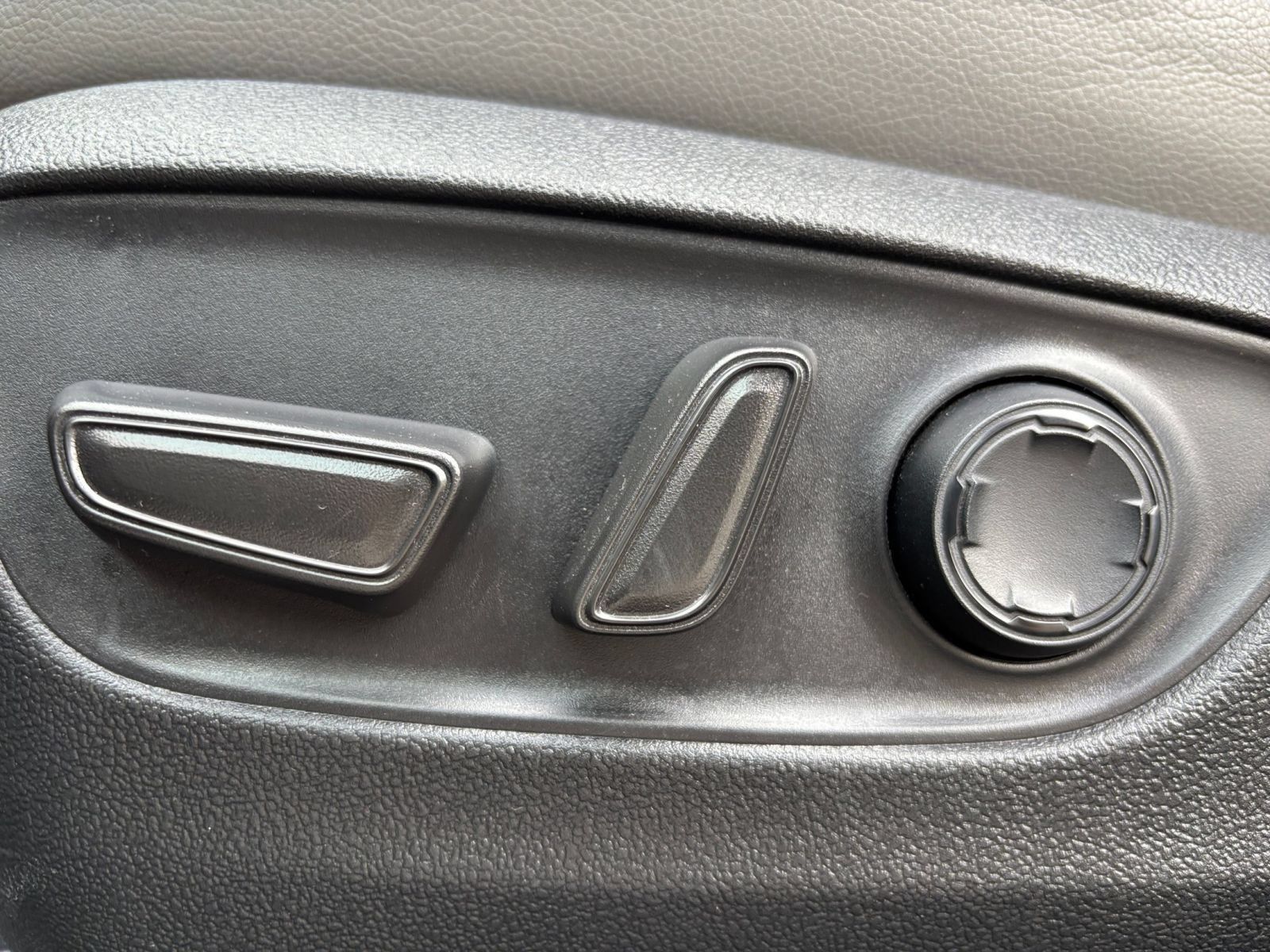 Used 2025 Toyota Sienna XLE FWD image 21