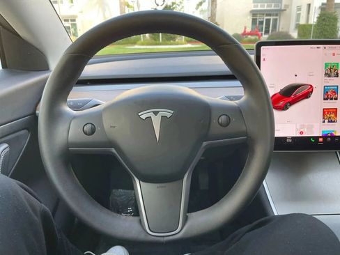 Used 2022 Tesla Model 3 image 19