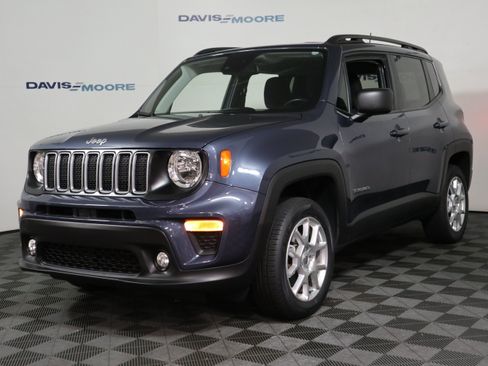 Used 2023 Jeep Renegade Latitude w/ Premium Group AWD/4WD image 12