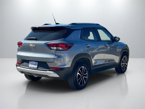 Used 2025 Chevrolet TrailBlazer LT w/ Driver Confidence Package image 5