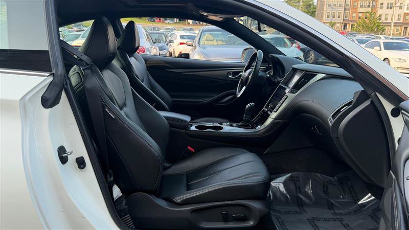 Used 2018 INFINITI Q60 2.0t w/ Moonroof Package RWD image 6