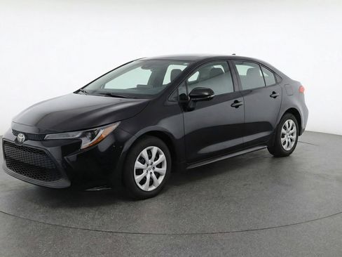 Used 2025 Toyota Corolla LE FWD image 3