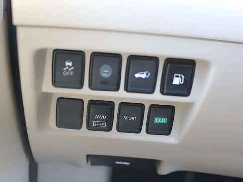 Used 2020 Nissan Rogue SV image 20