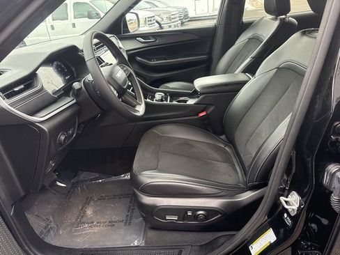 Used 2024 Jeep Grand Cherokee L Altitude image 15