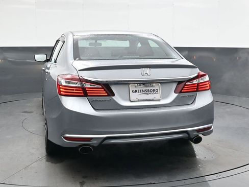 Used 2017 Honda Accord Sport image 5