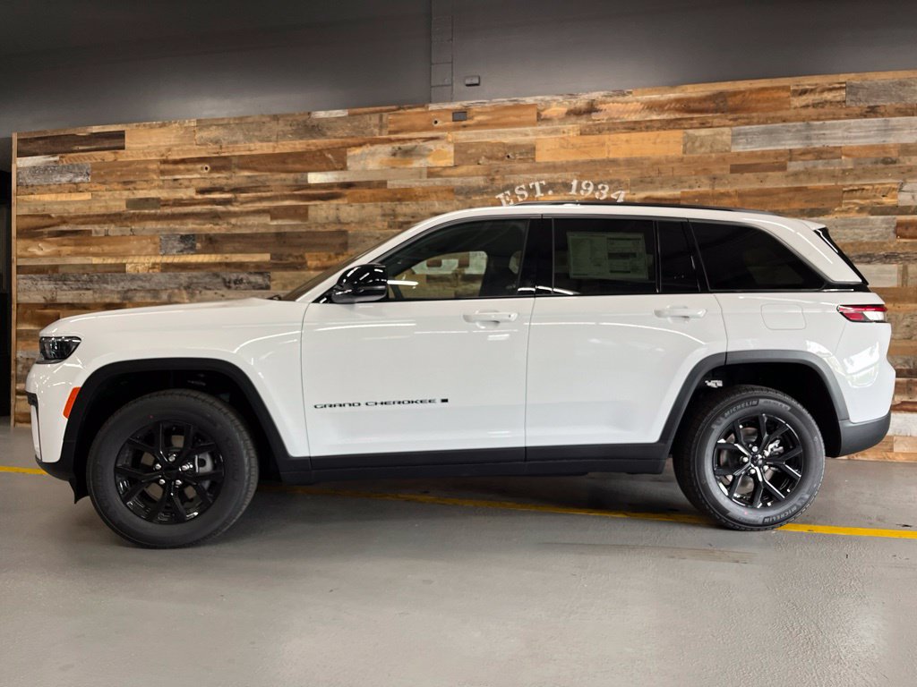 New 2026 Jeep Grand Cherokee Altitude AWD/4WD image 14