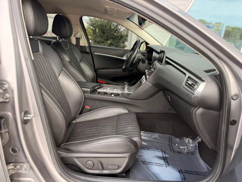 Used 2022 Genesis G70 3.3T RWD image 21