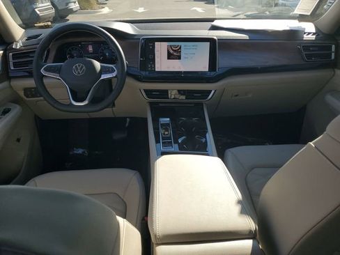 New 2026 Volkswagen Atlas SE image 13