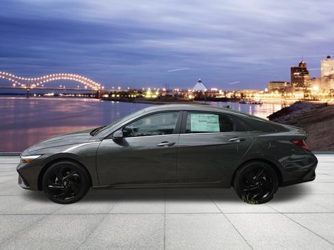New 2026 Hyundai Elantra SEL Sport FWD image 2