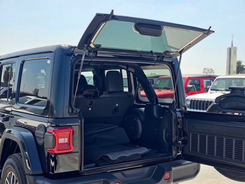 New 2026 Jeep Wrangler Unlimited Sahara w/ Safety Group AWD/4WD image 10