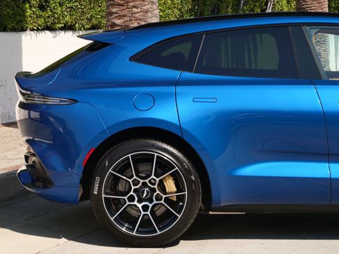 Used 2024 Aston Martin DBX image 16