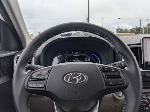 Used 2026 Hyundai Venue SEL FWD image 19