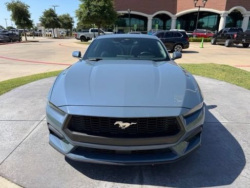 Used 2025 Ford Mustang Coupe RWD image 2