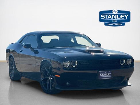 Used 2022 Dodge Challenger R/T w/ Blacktop Package image 1