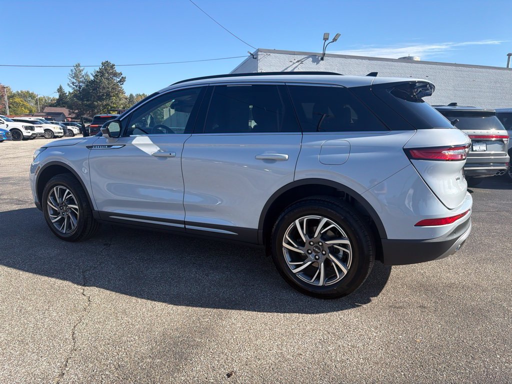 Used 2026 Lincoln Corsair Premiere AWD/4WD image 9