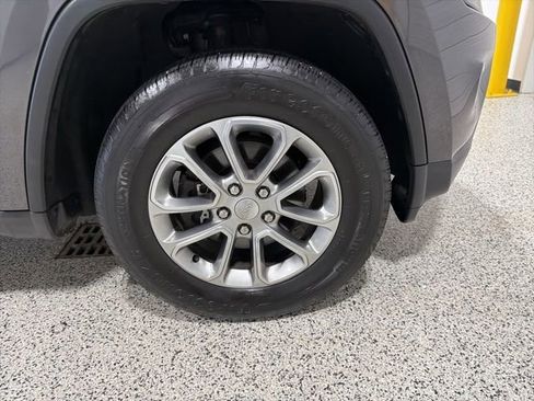 Used 2015 Jeep Grand Cherokee Limited image 38