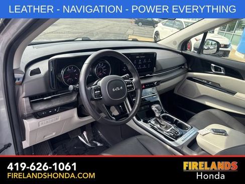 Used 2024 Kia Carnival EX FWD image 14