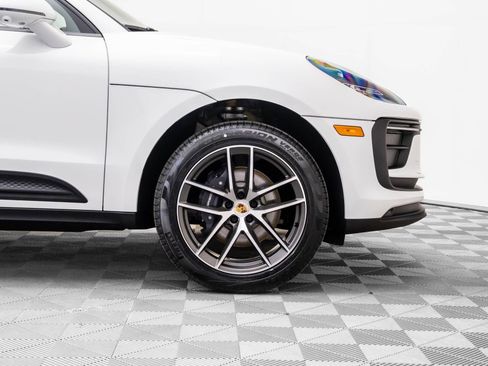 Certified 2026 Porsche Macan AWD/4WD image 34