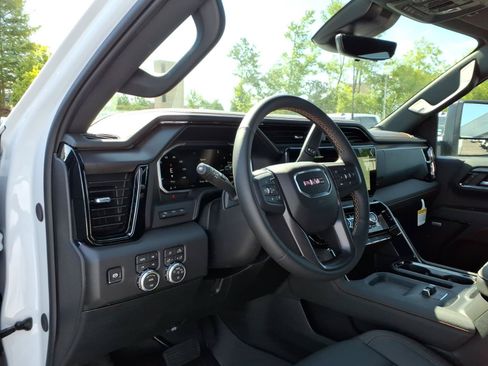 New 2026 GMC Sierra 2500 AT4 w/ AT4 Premium Plus Package AWD/4WD image 8