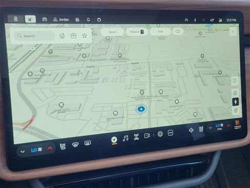 Used 2025 Rivian R1S Premium image 15