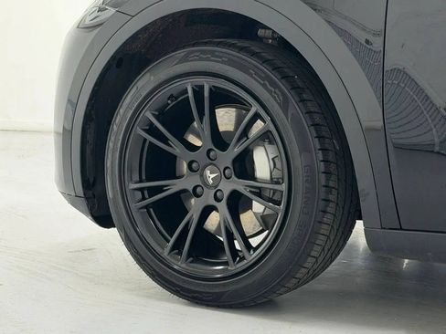 Used 2024 Tesla Model Y Long Range AWD/4WD image 45