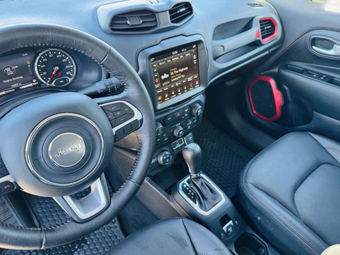 Used 2023 Jeep Renegade Trailhawk w/ Trailhawk Elite Group image 13