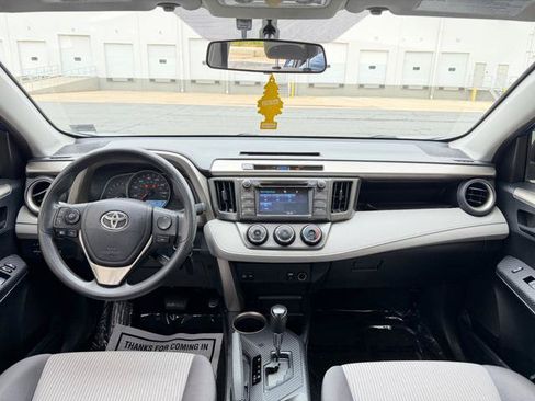 Used 2015 Toyota RAV4 LE AWD/4WD image 9