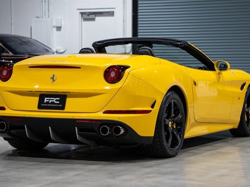 Used 2018 Ferrari California T image 6