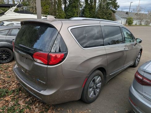 Used 2018 Chrysler Pacifica Limited w/ Advanced Safetytec Group image 6