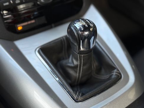 Used 2007 Saturn Sky RWD image 25