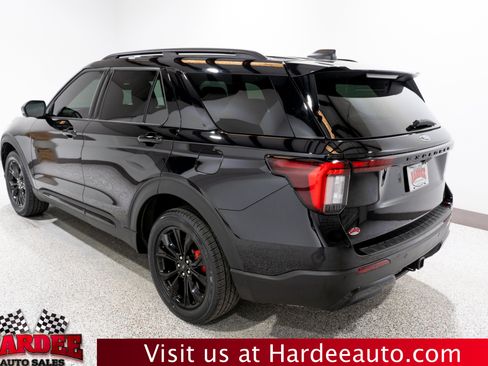 Used 2025 Ford Explorer ST-Line w/ ST-Line Street Pack AWD/4WD image 3