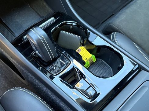 Used 2022 Volvo XC40 T5 R-Design w/ Advanced Package image 17